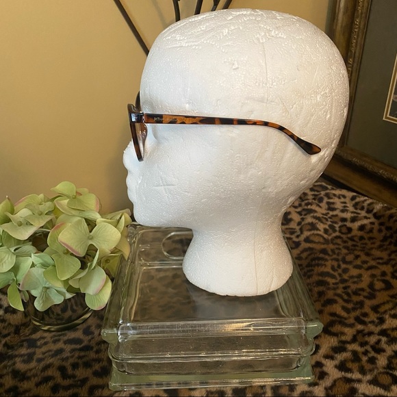 Betsy Johnson tortoise retro readers - Picture 6 of 7